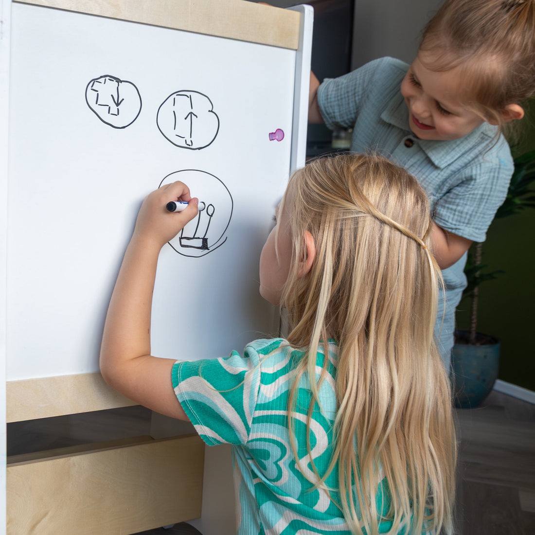 Leertoren, leertorens, montessori leertoren, opstapje kind, keukentoren, learning tower